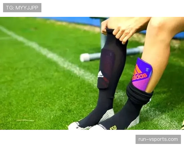足球护腿板规则详解：合规标准与比赛判罚依据解析